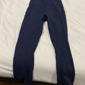 Lululemon navy Wunder under cropped leggings